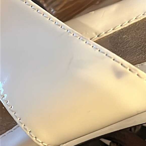 Sofft cream patent leather wedge sandals with gold hardware sz 8M - Picture 11 of 11